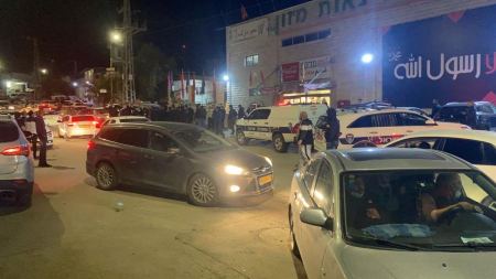 اصابة شاب من رهط باطلاق نار